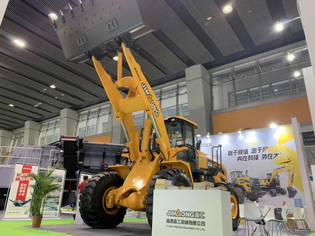 Jingong Machinery brought new model JGM857L with high gravel king to the 6th Guangzhou Sandstone Exhibition